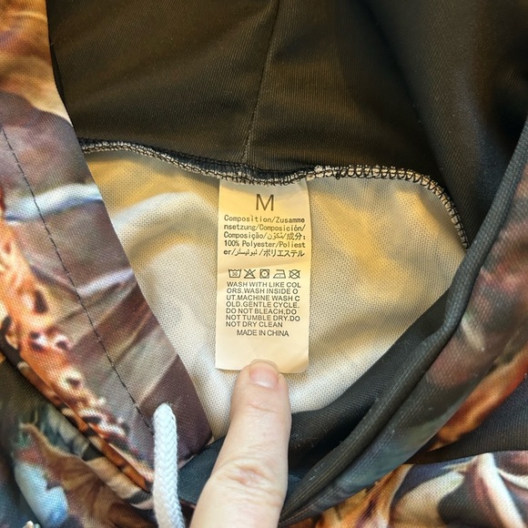 Hoodie lightweight fabric with image of deer size M - Picture 2 of 3